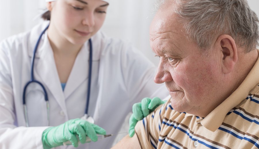 Pros & Cons of Pneumonia Vaccines